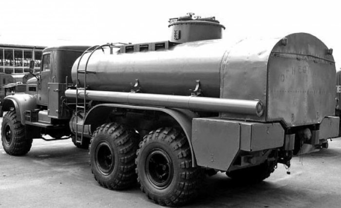 КРАЗ 255 заправщик