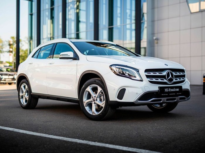 Мерседес GLA 200 белый