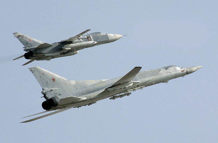 Су-24 бомбардировщик