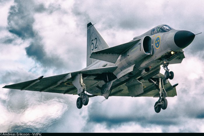 Истребитель f/a 37