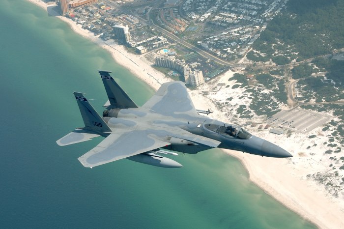 Реактивный истребитель f15