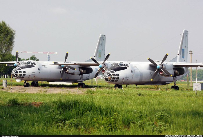 АН-30 военно-транспортный самолёт