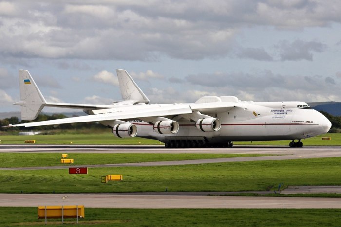 Самолёт АН-225