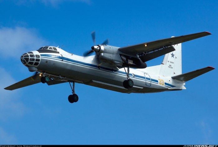 АН-30 военно-транспортный самолёт