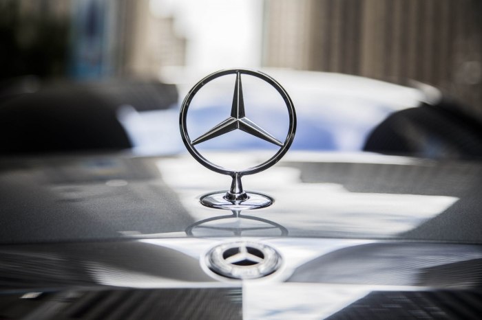 Логотип Mercedes-Benz