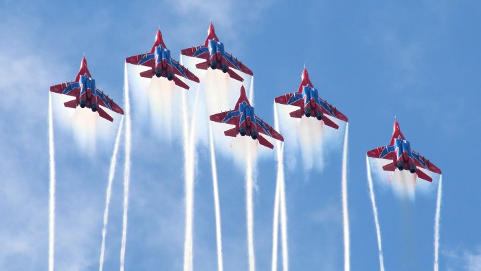 «Русские Витязи» и "Стрижи" на параде Победы — 2010