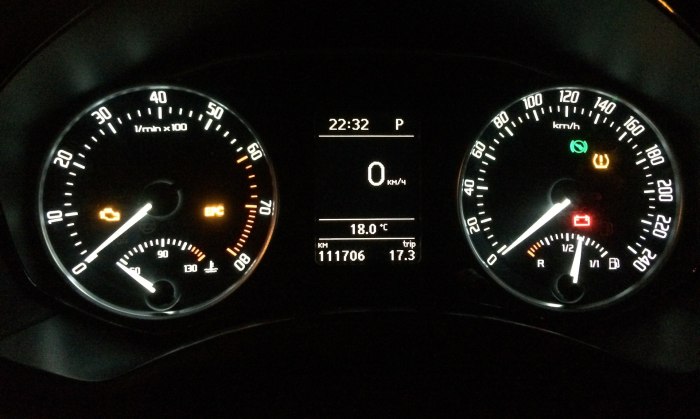 Skoda Octavia 2012 индикаторы приборной панели