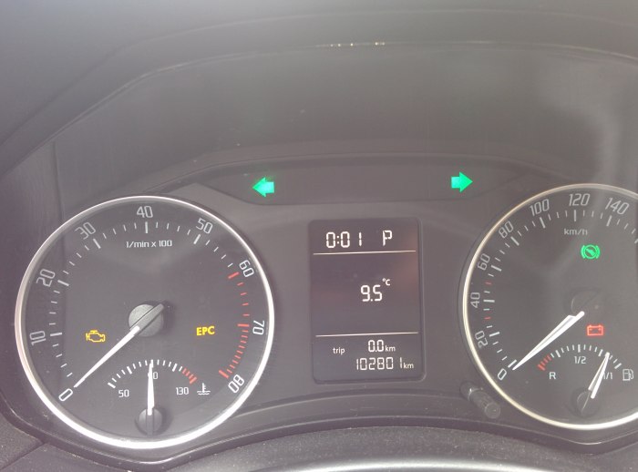 Skoda Octavia 2012 индикаторы приборной панели