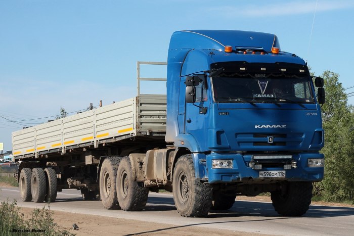 Тягач КАМАЗ 44108