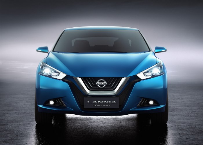 Nissan Lannia 2000