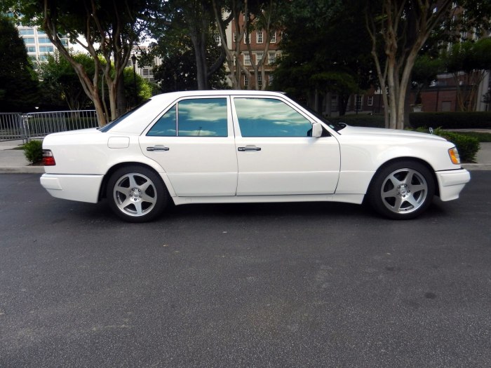 Mercedes w124 белый