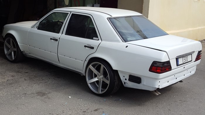Волчок Мерседес w124 белый