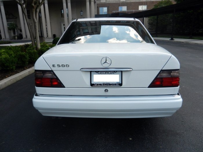 Mercedes w124 белый