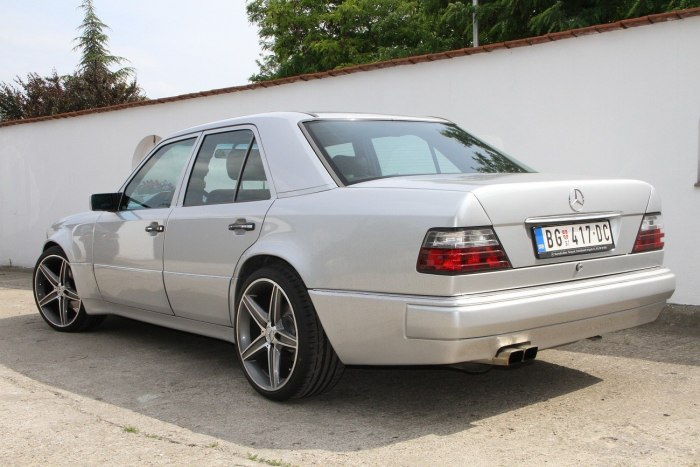 Mercedes-Benz w124 белый
