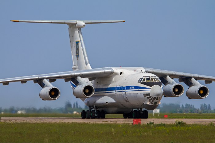 Самолет ил 56