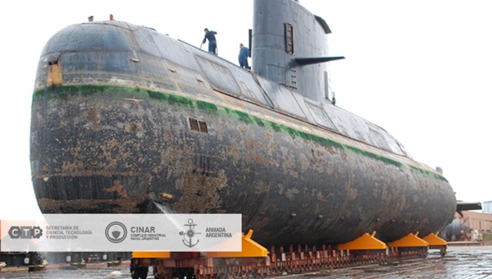 Подводная лодка "Сан-Хуан" виртикально