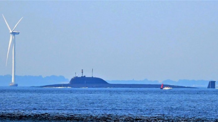 Подводная лодка всплыла в италии