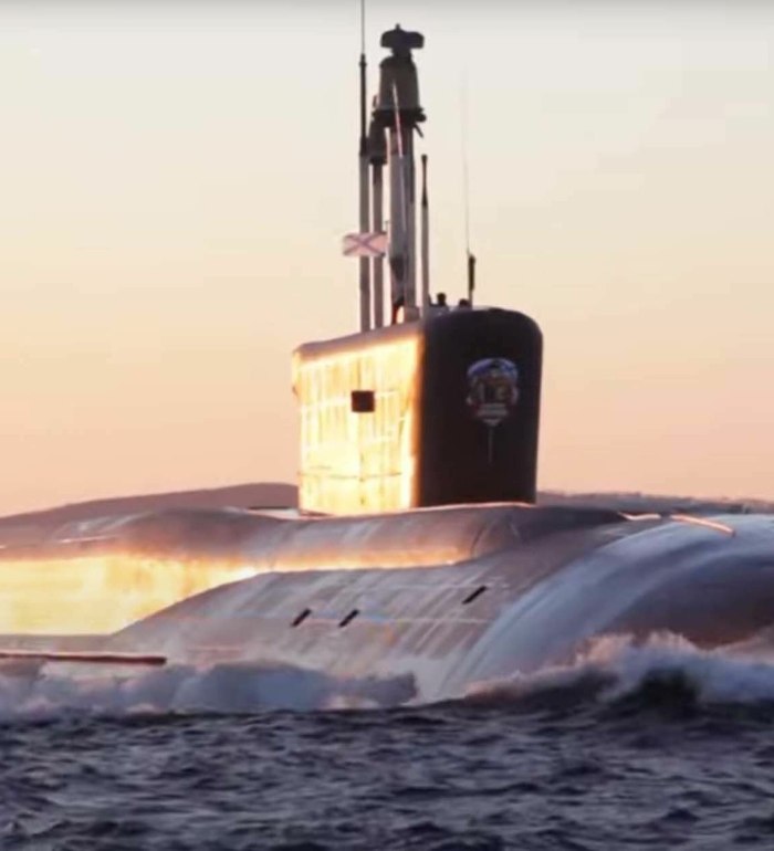 Подводная лодка всплыла в США возле статуи свободы