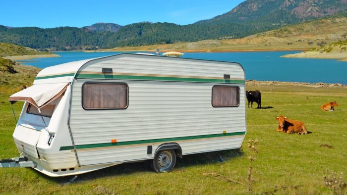 Прицеп кемпер Lotus Caravans