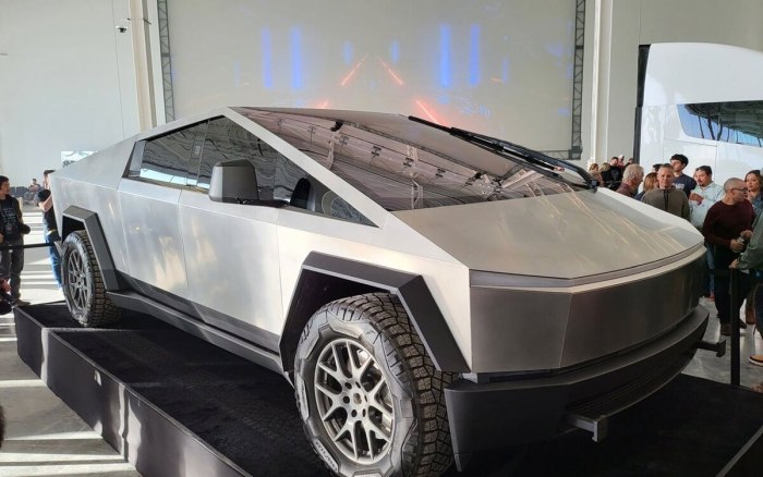 Машина Tesla Cyber Truck