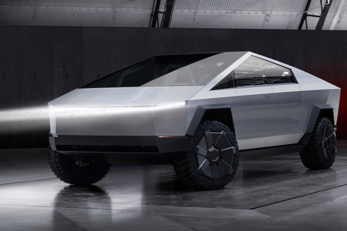 Машина Tesla Cyber Truck