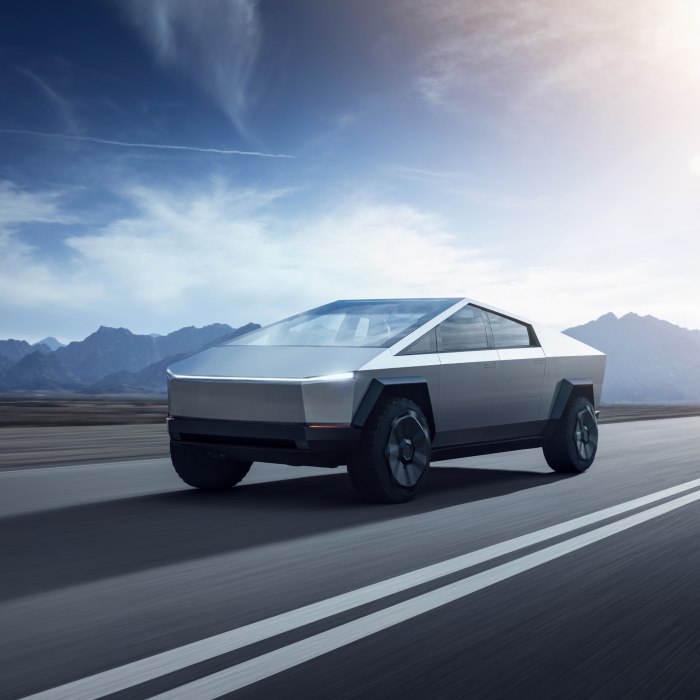 Машина Tesla Cyber Truck