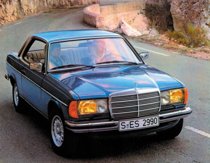 Mercedes-Benz w123, 1977