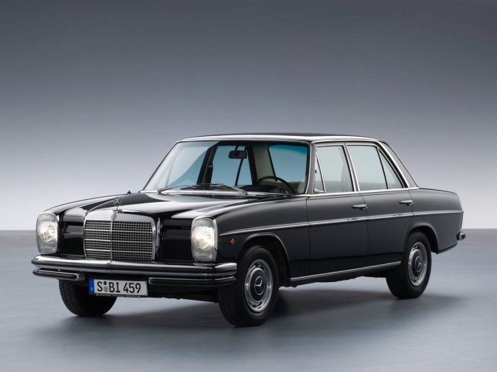 Mercedes Benz w114