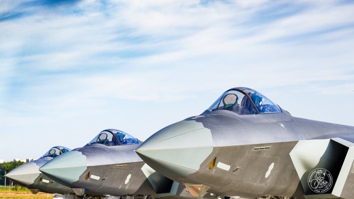 ВВС НОАК J-20