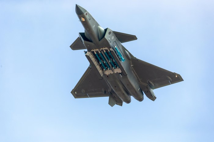 J20 самолет