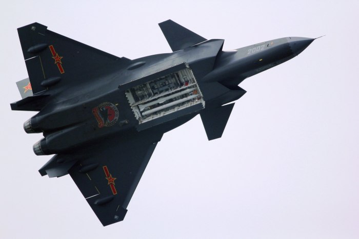 Китайский стелс-истребитель j-31