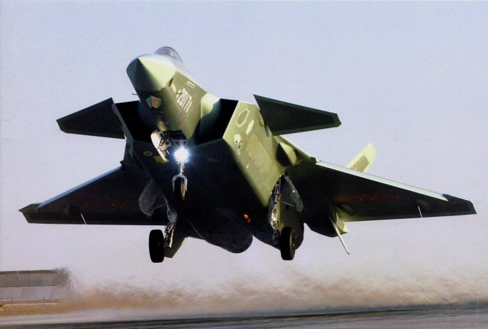 Китайский самолет 5 поколения j-20