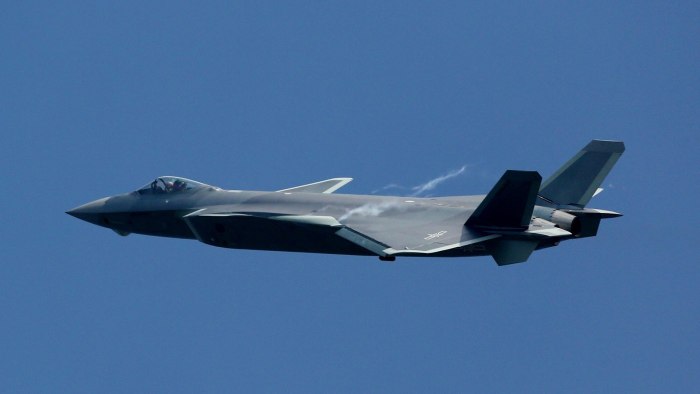 Китайский самолет 5 поколения j-20