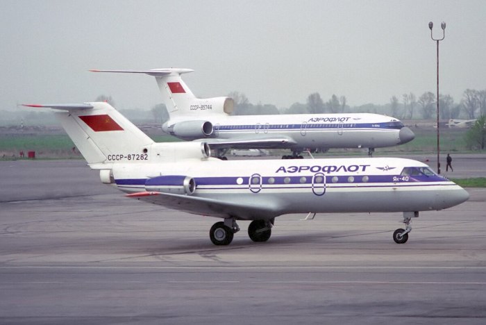 Як-40 пассажирский самолёт СССР