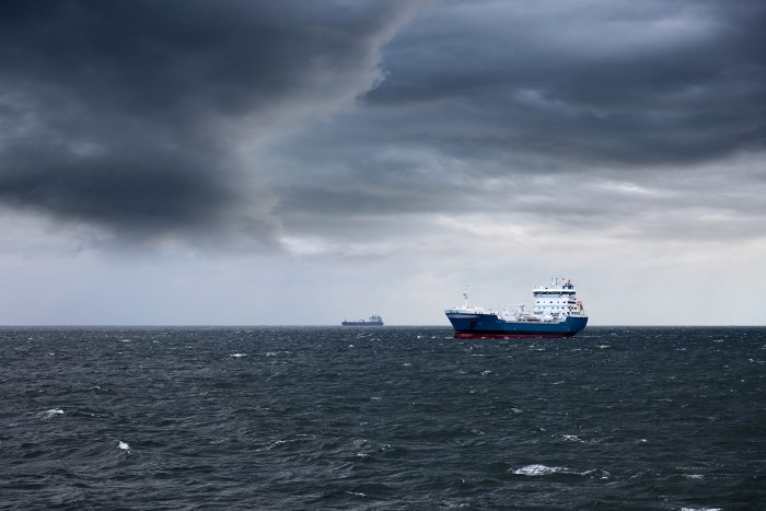 Пасмурное море