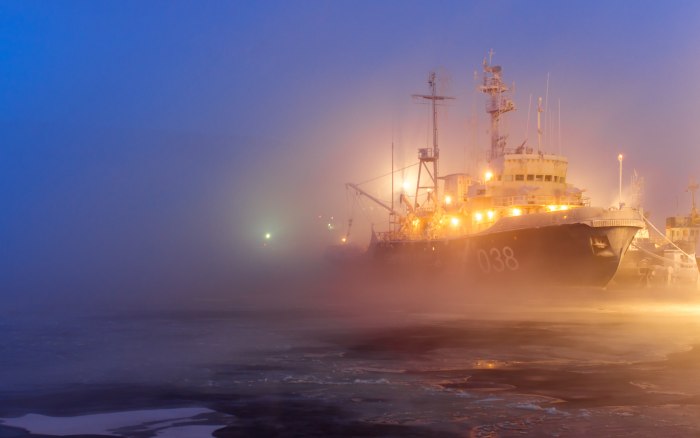 Корабль в море