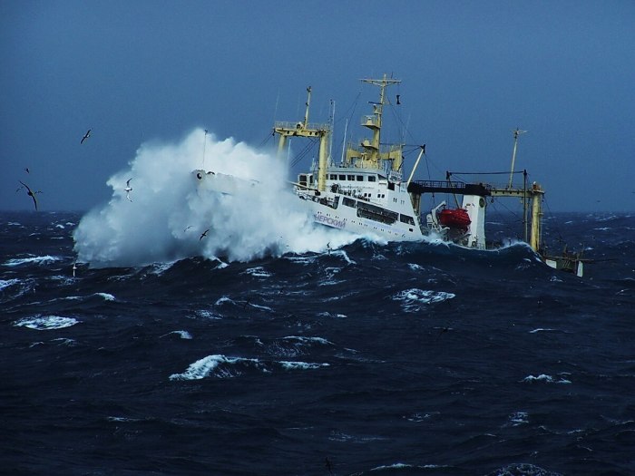 Траулер Баренцево море