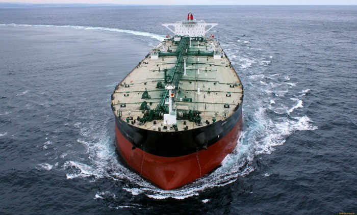 Морской нефтеналивной танкер