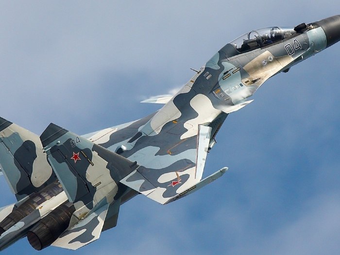 Истребитель Су-35