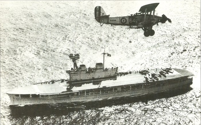 Авианосец HMS Eagle