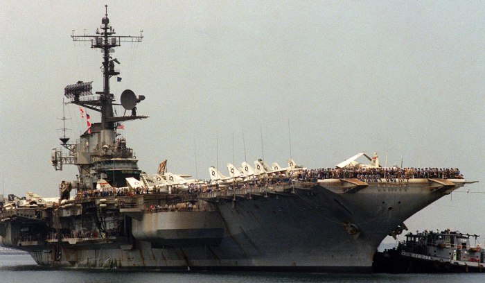 Авианосец HMS Eagle