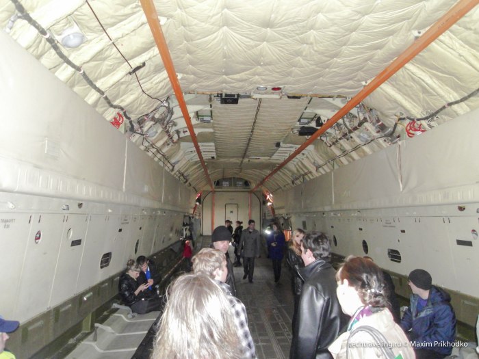 Ил-76 грузовой отсек