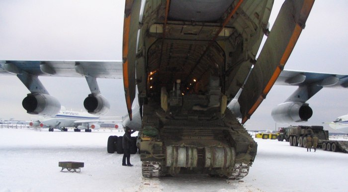 Грузовой самолет ил-76
