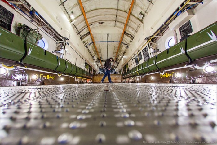 Ил-76 грузовой отсек