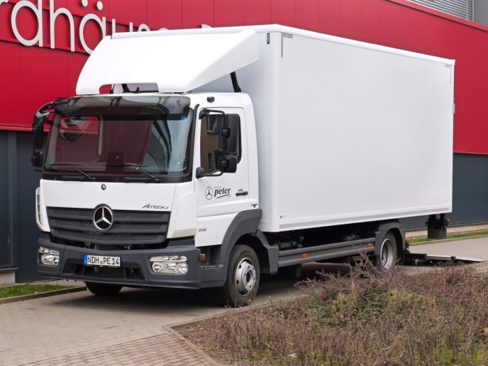 Мерседес Atego 818