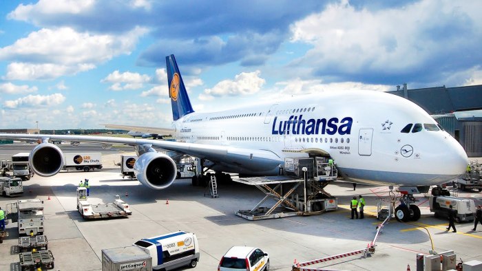 Самый большой пассажирский самолет в мире Airbus a380