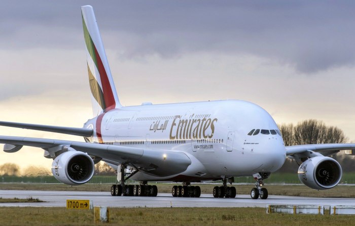Самолет Emirates a380