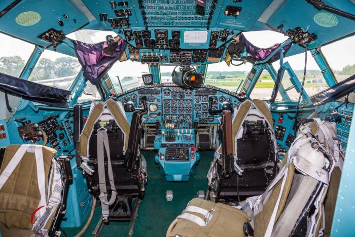 АН-22 Антей кабина