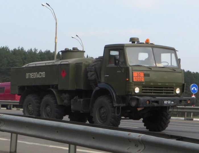 КАМАЗ 4310 военный бензовоз