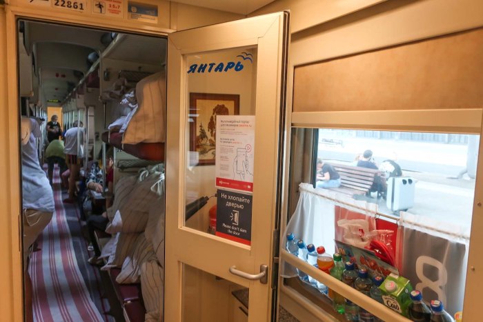 Поезд янтарь внутри
